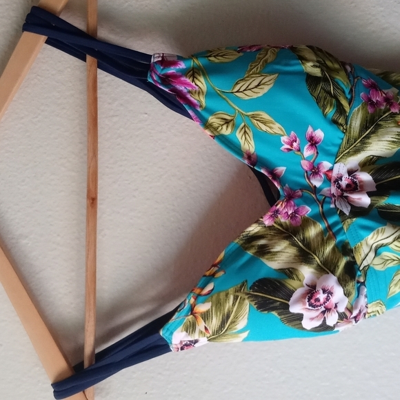 🐳Coastal Blue Women's One Piece Swimsuit. Size M - Picture 8 of 12